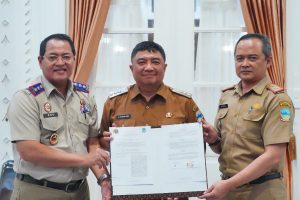 Kerja-sama-bupati-dan-ATR-300x200.jpeg